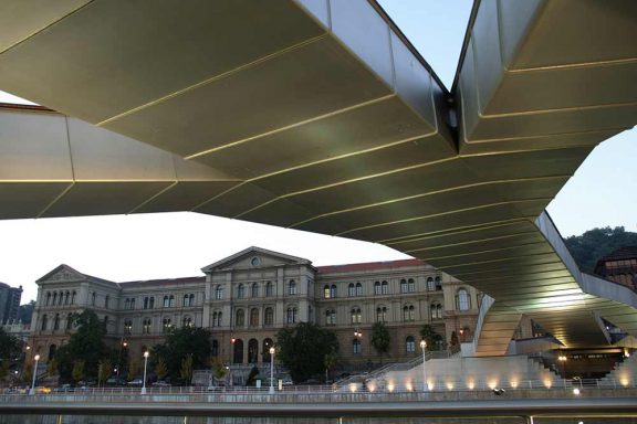 Pasarela Pedro Arrupe